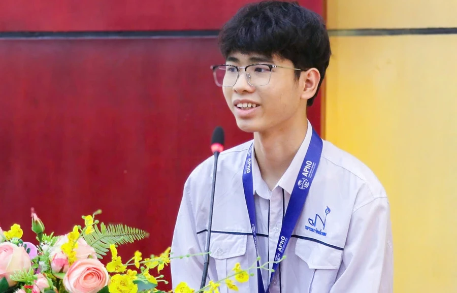 Nguyễn Công Vinh, học sinh lớp 12 Vật lý (Trường THPT Chuyên Bắc Ninh).