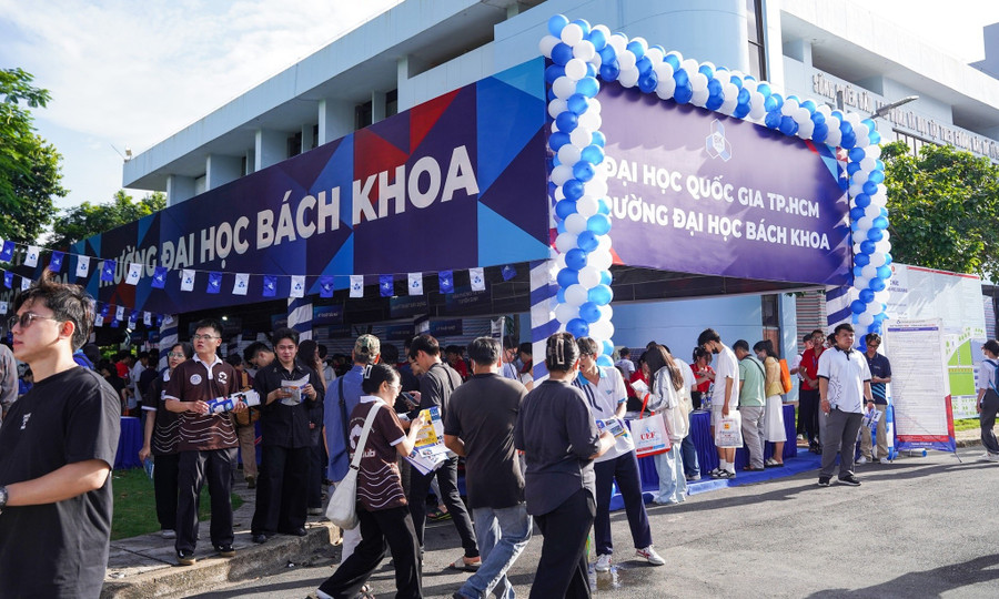 Thí sinh tham dự Ngày hội lựa chọn nguyện vọng xét tuyển đại học năm 2025. Ảnh: L.Nam toi-uu-co-hoi-trung-tuyen-1.jpg