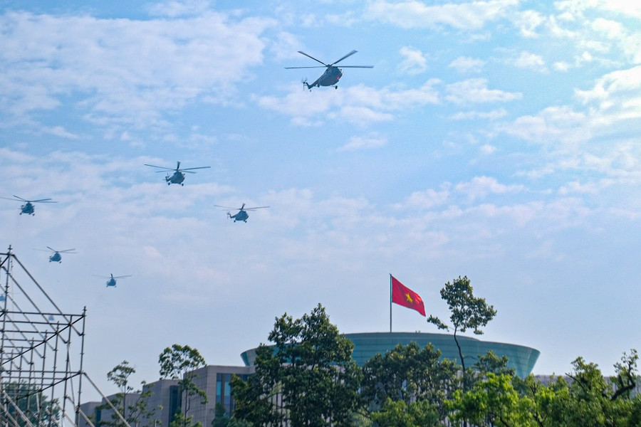 Lực lượng không quân với màn biểu diễn bay chào mừng trong Lễ kỷ niệm 80 năm Cách mạng Tháng Tám thành công và Quốc khánh 2/9 (ảnh ngày 24/8 tổng hợp luyện). nuoi-duong-ngon-lua-yeu-nuoc-2.jpg