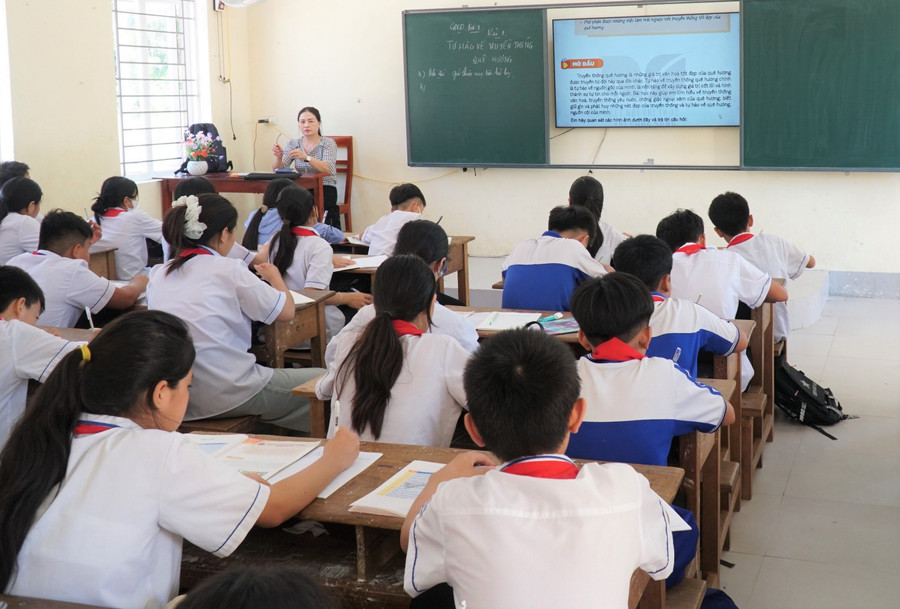 Giờ học tại Trường THCS thị trấn 2 xã Vạn An, Nghệ An. Ảnh: Ngọc Sơn phu-cap-uu-dai-2.jpg