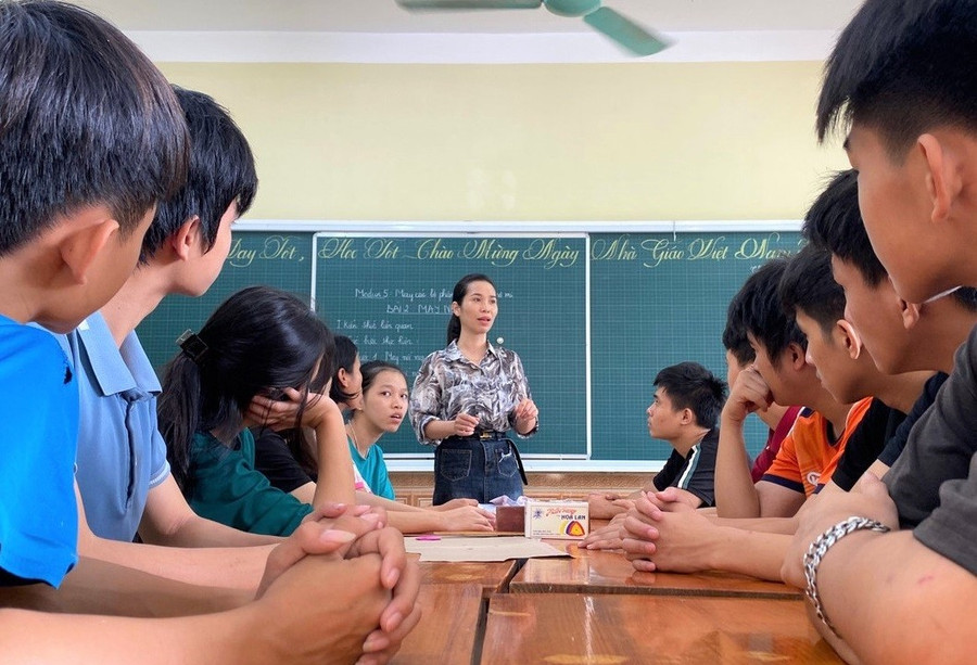 Giờ học văn hóa tại Trung tâm Giáo dục dạy nghề người khuyết tật tỉnh Nghệ An. Ảnh: Viết Tú