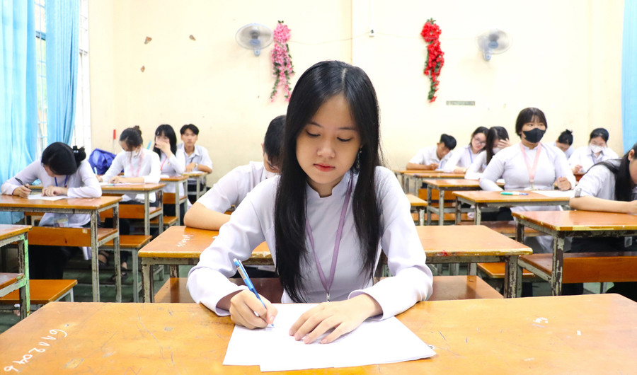 Học sinh Cà Mau tham gia Kỳ thi thử tốt nghiệp THPT năm 2025. Ảnh: Quách Mến 