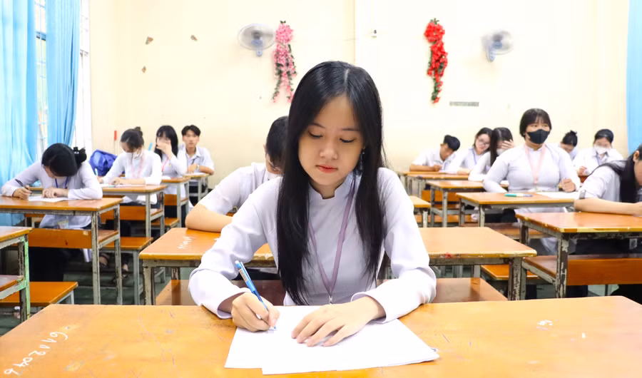 Học sinh Cà Mau tham gia Kỳ thi thử tốt nghiệp THPT năm 2025. Ảnh: Quách Mến 