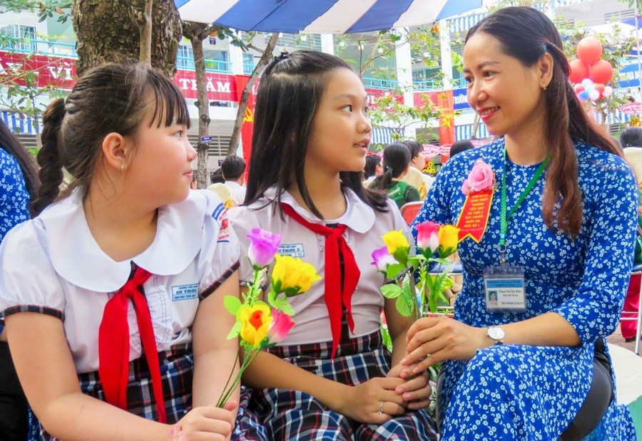 Tri ân thực sự không nằm trong một buổi lễ, mà ở thái độ ứng xử mỗi ngày của học trò. Ảnh: INT