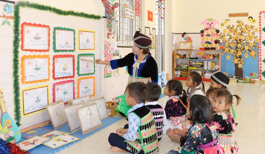 co giao nguyen gan bo voi ban mong (4).jpg