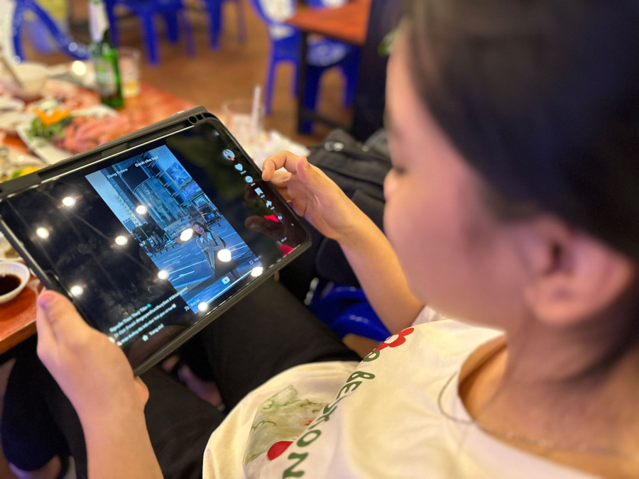 Trẻ cần nhận biết rằng, AI chỉ là công cụ bổ trợ cho cuộc sống và không thể dựa dẫm hoàn toàn vào nó. Ảnh minh họa: ITN. giup-tre-su-dung-ai-dung-cach-1.jpg