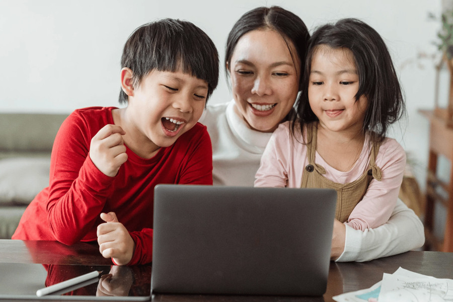 Phụ huynh và trẻ em cần được trang bị kiến thức, kỹ năng cơ bản để tham gia môi trường mạng. Ảnh minh họa: ITN.