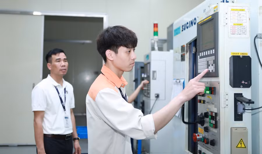 Sinh viên Trường Cao đẳng Lý Thái Tổ tại phòng thực hành. Ảnh: Đình Tuệ