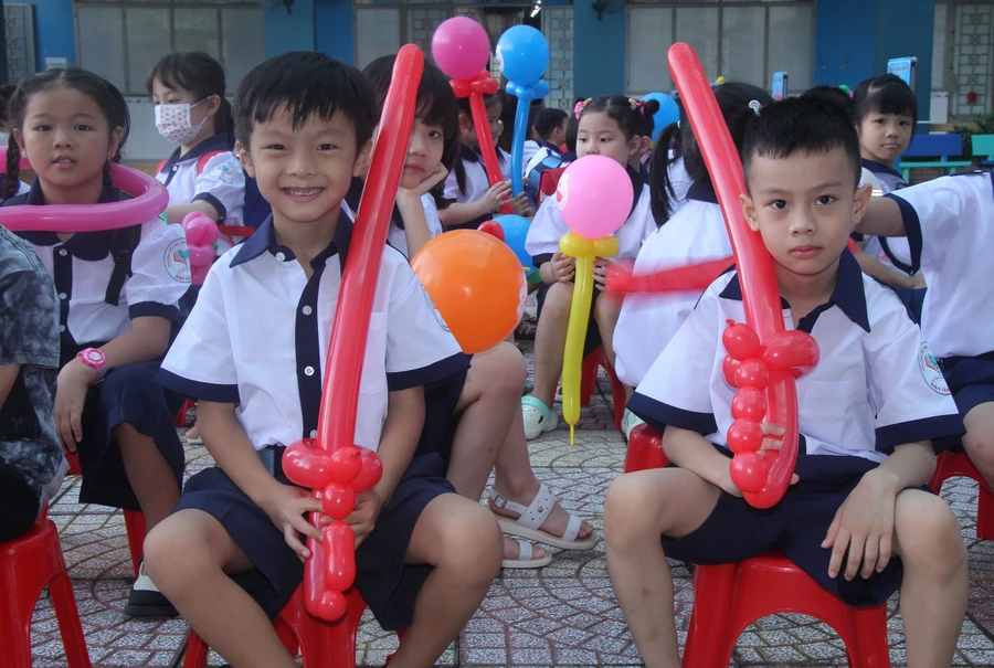 Học sinh lớp 1, Trường Tiểu học Nguyễn Thanh Tuyền (quận Tân Bình) trong ngày tựu trường năm học 2024 - 2025. Ảnh: M.A
