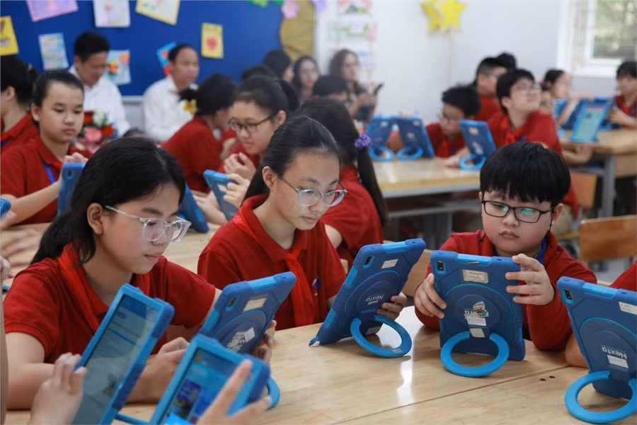 Nhiều trường học tại Hà Nội bắt đầu thí điểm thực hiện mô hình giáo dục thông minh sử dụng trí tuệ nhân tạo trong dạy và học. Ảnh: Sở GD&ĐT Hà Nội