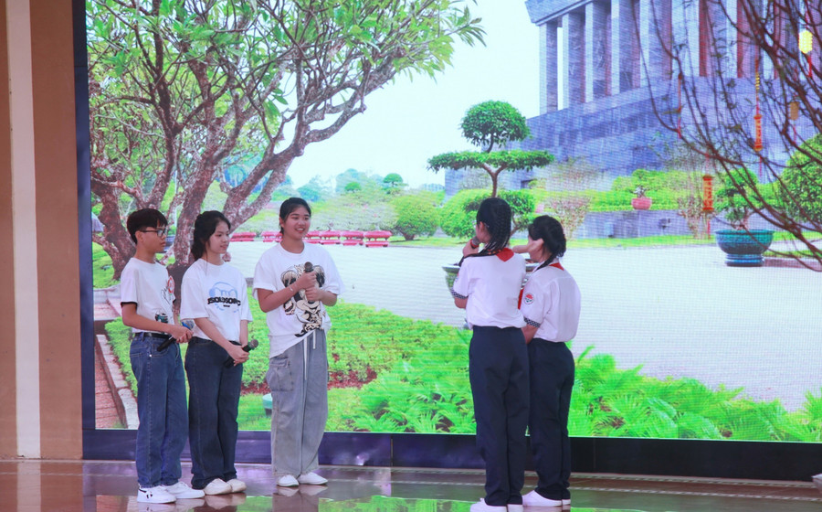 Học sinh quận Hoàng Mai tham dự cuộc thi “Sứ giả du lịch” năm học 2024 - 2025.
