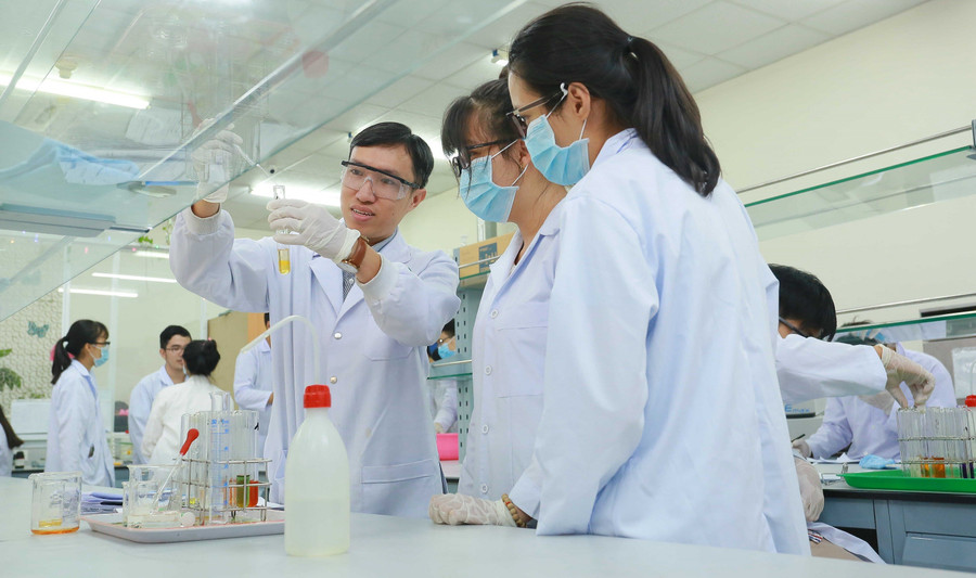 Hoạt động nghiên cứu khoa học của Trường Đại học Quốc tế (Đại học Quốc gia TP Hồ Chí Minh). Ảnh: Nguyễn Ngọc