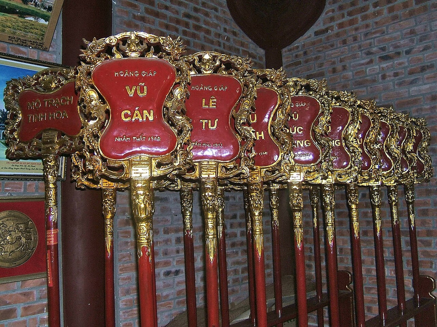 Tên của Hoàng giáp Lê Tư đặt trong đình làng Mộ Trạch. giai-thoai-anh-em-trang-an-trang-chu-1.jpg