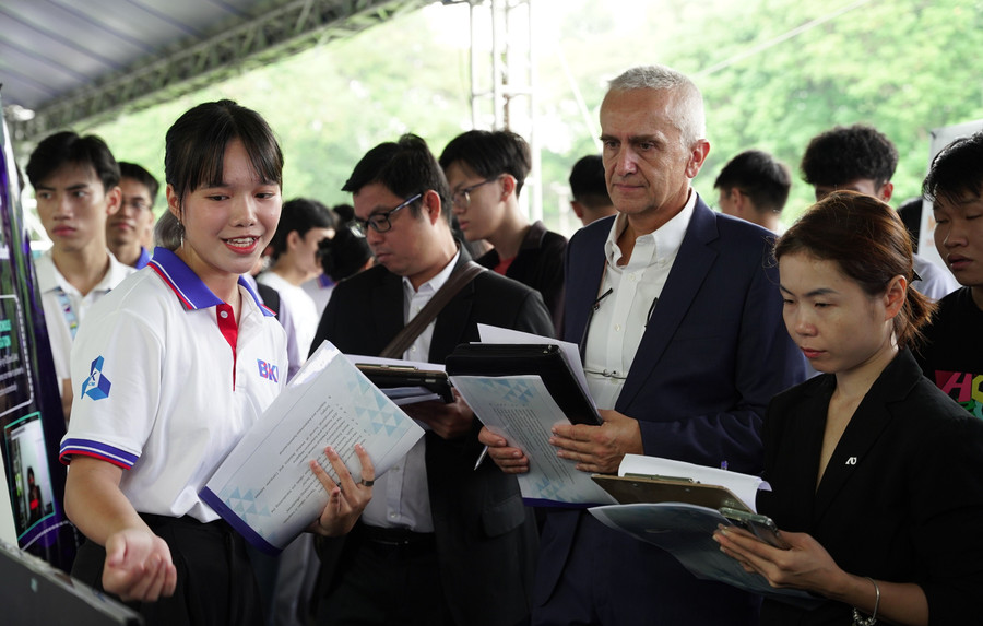 Sinh viên tại sân chơi Bách Khoa Innovation năm 2024, một cuộc thi ươm mầm ý tưởng cho học sinh, sinh viên và các startup do Trường Đại học Bách khoa (Đại học Quốc gia TP Hồ Chí Minh) tổ chức. Ảnh: N.Q dao-tao-nhan-luc-cho-ky-nguyen-moi-2.jpg
