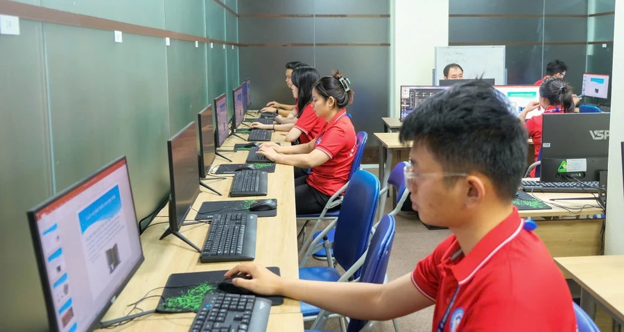 Sinh viên Trường Cao đẳng Công nghệ Sài Gòn. Ảnh: L.N
