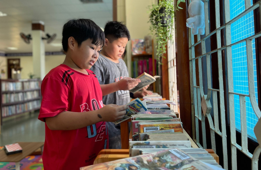 Ngày hè của em Phạm Gia Nghĩa ý nghĩa hơn khi có không gian đọc sách và vui chơi. 