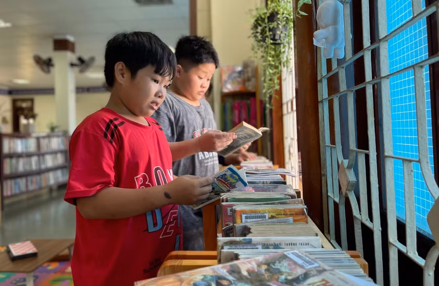 Ngày hè của em Phạm Gia Nghĩa ý nghĩa hơn khi có không gian đọc sách và vui chơi. 