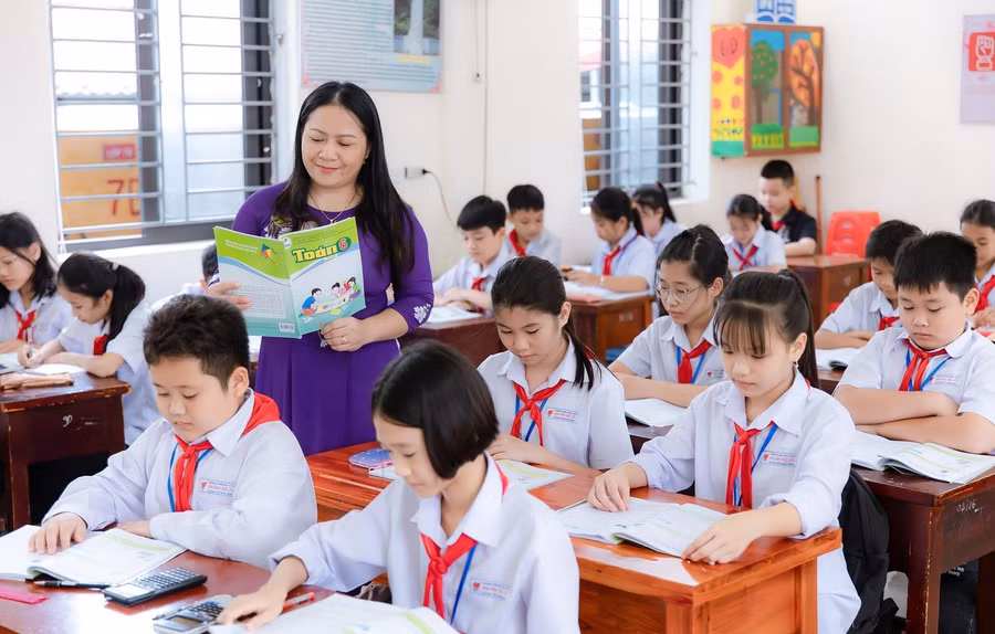 Cô trò Trường THCS Bạc Liêu – Ninh Bình (Cà Mau). Ảnh minh họa: INT