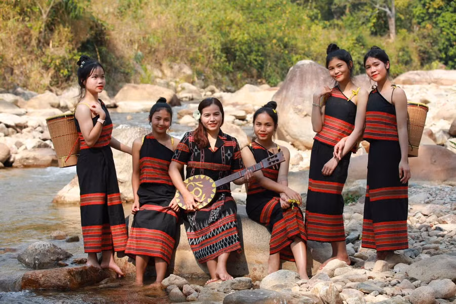 Nét đẹp văn hóa được cô, trò Trường PTDT Nội trú huyện Hướng Hóa gìn giữ và phát huy. Ảnh: Đăng Đức