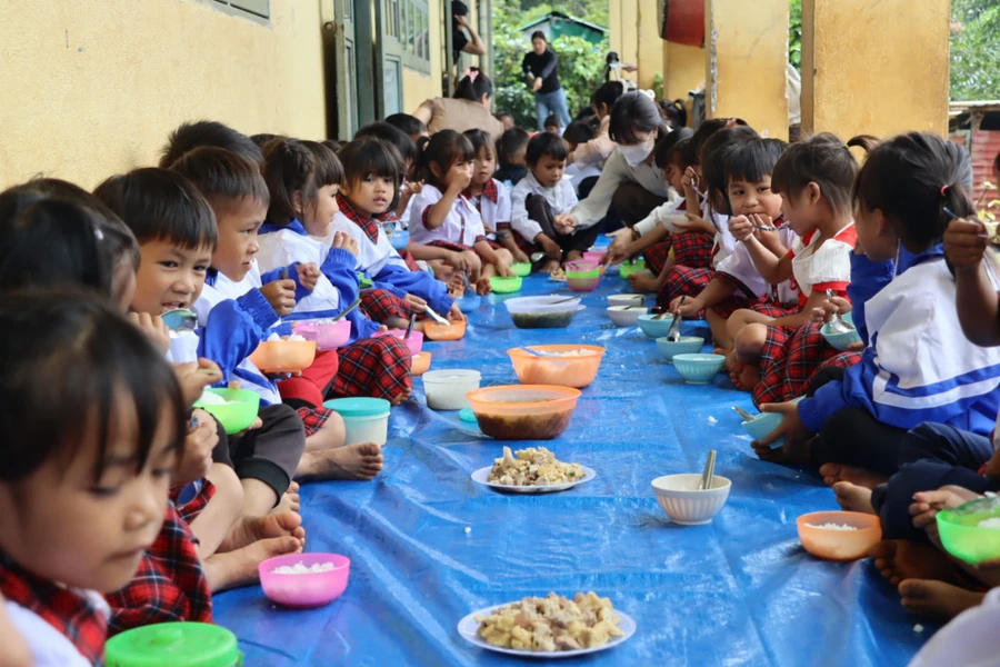 Trường Tiểu học xã Đăk Hà kêu gọi nhà hảo tâm để gây quỹ nấu bữa trưa cho 188 học sinh không có chế độ bán trú. Ảnh: Dung Nguyễn