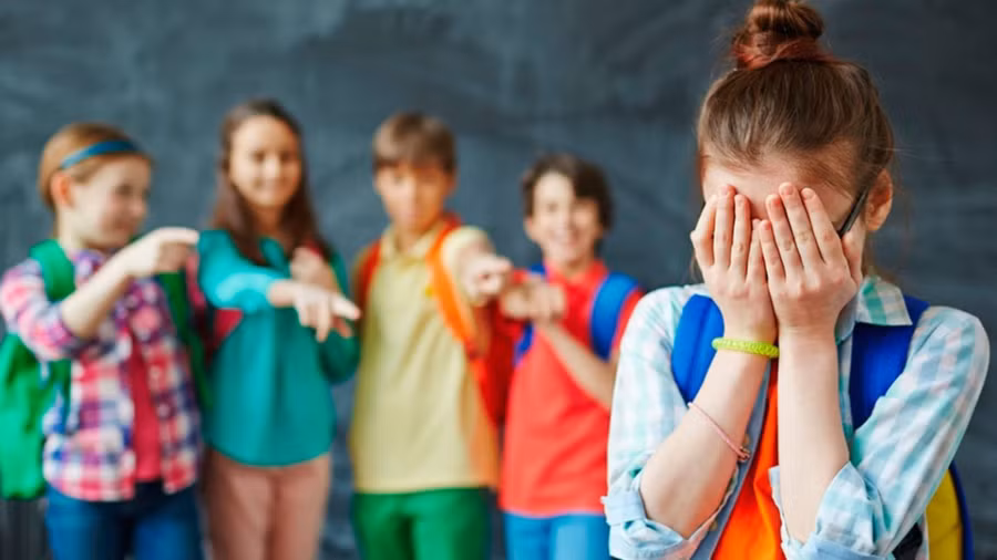 Việc khuyến khích học sinh học các kỹ năng giải quyết vấn đề và tự điều chỉnh sẽ giúp trẻ hòa đồng với người khác. Ảnh: INT.