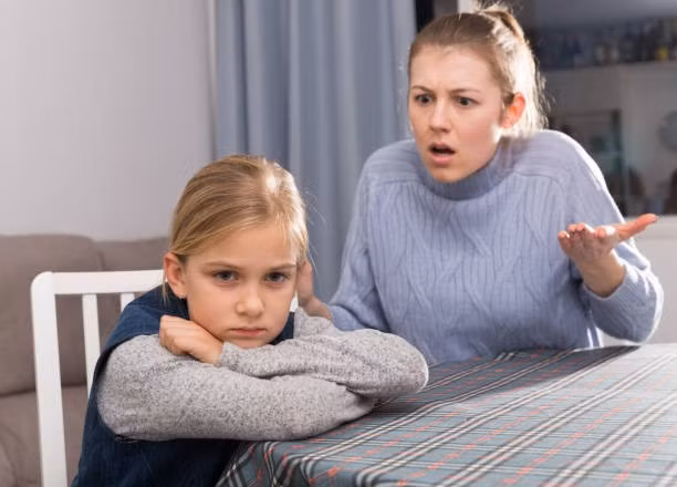 Khoảng cách thế hệ và sự thiếu hiểu biết về tâm lý tuổi dậy thì cũng là nguyên nhân làm gia tăng sự ngăn cách giữa cha mẹ và con cái. Ảnh: ITN.