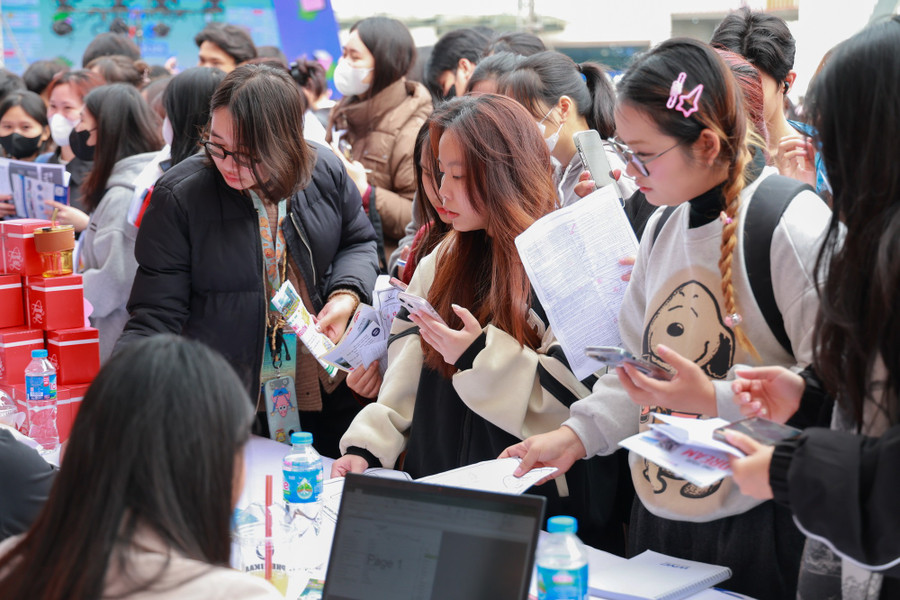 Học sinh tham dự Ngày hội tư vấn tuyển sinh, hướng nghiệp năm 2025. Ảnh: TG quy-doi-chung-chi-ngoai-ngu-trong-tuyen-sinh-dai-hoc-1.jpg