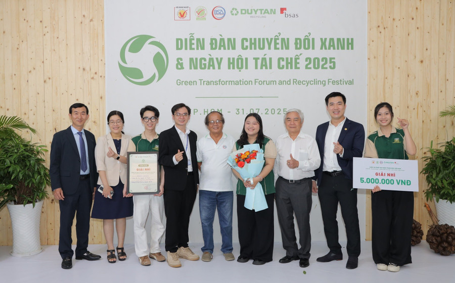 sinh-vien-khoi-nghiep-tu-sau-rieng-2.jpg