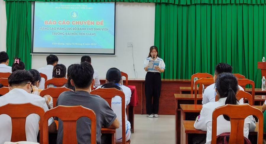 Hội Sinh viên Trường Đại học Tiền Giang tổ chức báo cáo chuyên đề “Nâng cao năng lực số dành cho sinh viên”. Ảnh: TG