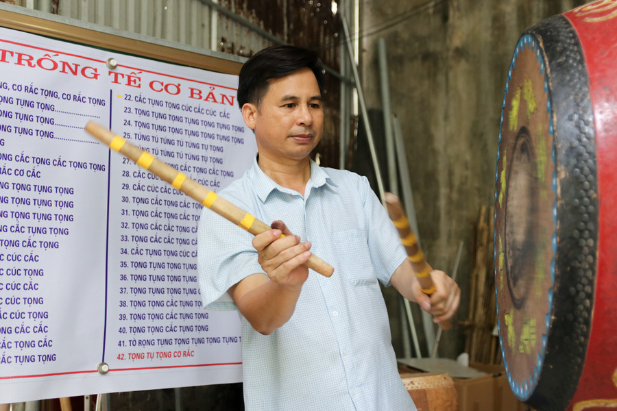 thay-giao-giu-lua-nghe-thuat-trong-te-1.jpg