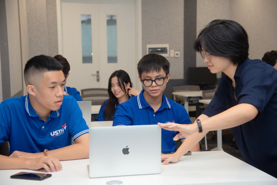 Sinh viên Trường Đại học Khoa học và Công nghệ Hà Nội. 