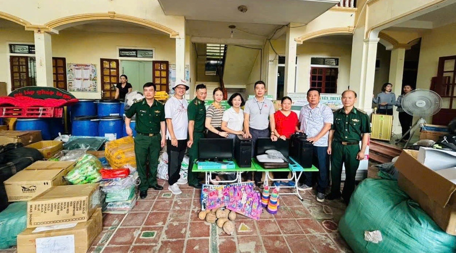 Trường Mầm non Tam Quang (Tam Quang, Nghệ An) nhận quà hỗ trợ sau lũ của các mạnh thường quân. Ảnh: NTCC phat-huy-nguon-luc-xa-hoi-hoa-1.jpg