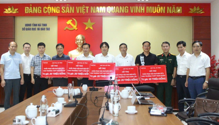 Sở GD&ĐT Hà Tĩnh tiếp nhận các nguồn ủng hộ, hỗ trợ cho các đơn vị trường học. Ảnh: Phương Hồ phat-huy-nguon-luc-xa-hoi-hoa-3.jpg