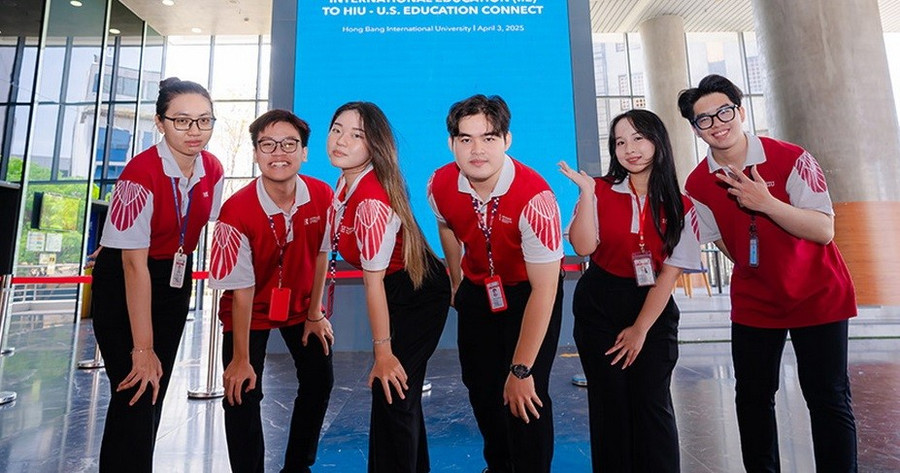 Sinh viên Trường Đại học Quốc tế Hồng Bàng. Ảnh: Website nhà trường trang-phuc-giang-duong-2.jpg