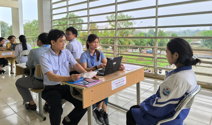 Thí sinh dự thi Đánh giá năng lực đợt 2 năm 2024 của ĐHQGHN. Ảnh minh họa: INT