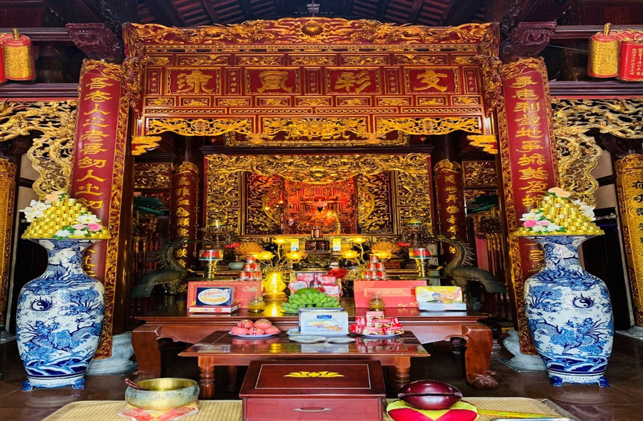 Ban thờ nhà khoa bảng Lê Khắc Cẩn. Ảnh: ITN.