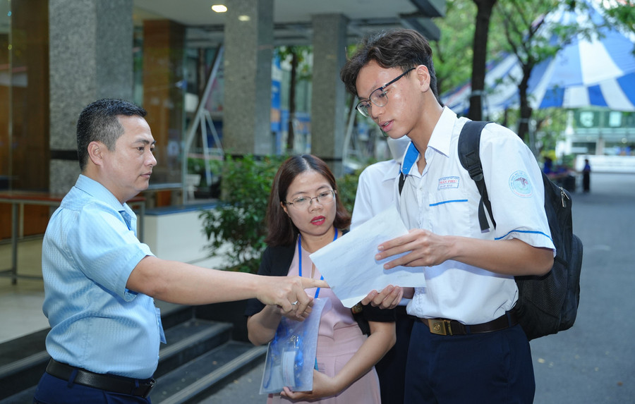 Thí sinh tham dự Kỳ thi đánh giá năng lực do Đại học Quốc gia TPHCM tổ chức ngày 30/3/2025. Ảnh minh họa: HUIT