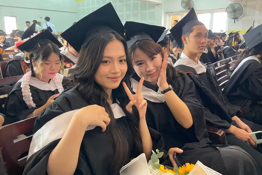 Sinh viên Trường Đại học Bình Dương trong lễ tốt nghiệp. Ảnh: Hà An