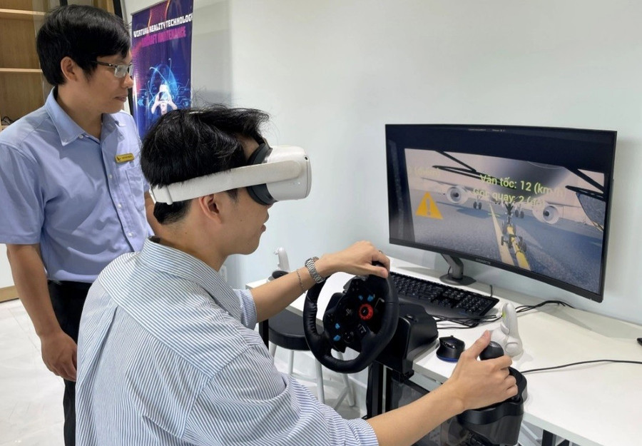 Phòng thực hành mô phỏng sân bay dùng công nghệ VR tại Học viện Hàng không Việt Nam. Ảnh: Hà An