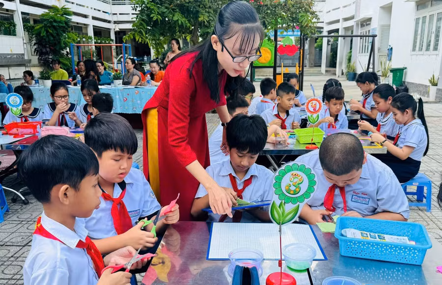 Tiết học mở của cô trò Trường Tiểu học Thuận Kiều (TPHCM). Ảnh: Minh Anh