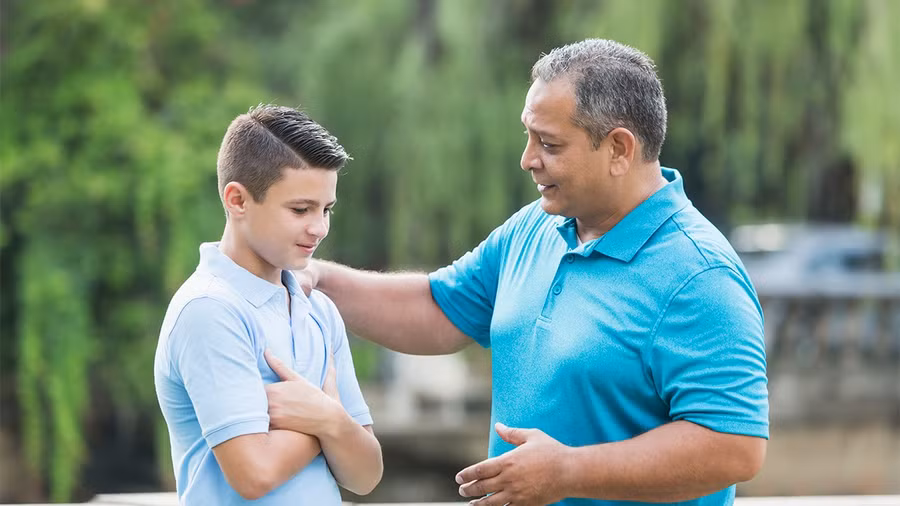 Trong trường hợp trẻ hành động bất chấp, nổi loạn…, cha mẹ hãy tìm hiểu rõ bản chất của sự việc. Ảnh minh họa: INT.