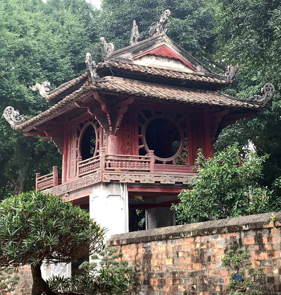Khuê Văn Các trong Văn Miếu - Quốc Tử Giám được Tổng đốc Đặng Văn Hòa cho sửa chữa tôn tạo vào năm 1837. dang-van-hoa-5.jpg