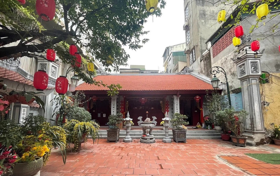 Đền thờ Hỏa Thần do Tổng đốc Đặng Văn Hòa khởi lập.