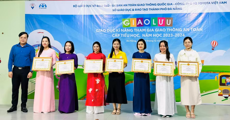 lach qua khe cua hep (1).jpg