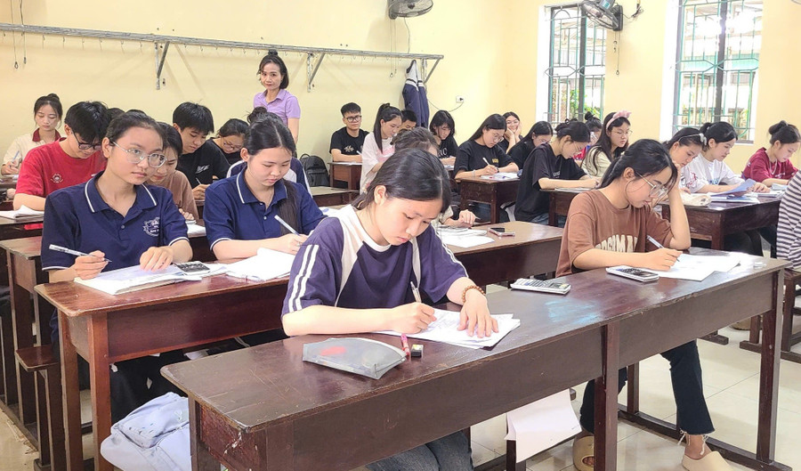 Học sinh ở Hà Tĩnh tích cực ôn luyện cho kỳ thi quan trọng. Ảnh: T.H san-sang-cho-ky-thi-doi-moi-2.jpg