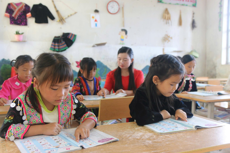 Học sinh Trường PTDTBT Tiểu học Làng Mô, xã Tủa Sín Chải (Lai Châu). bao-dam-viec-day-va-hoc-o-vung-lu-3.jpg