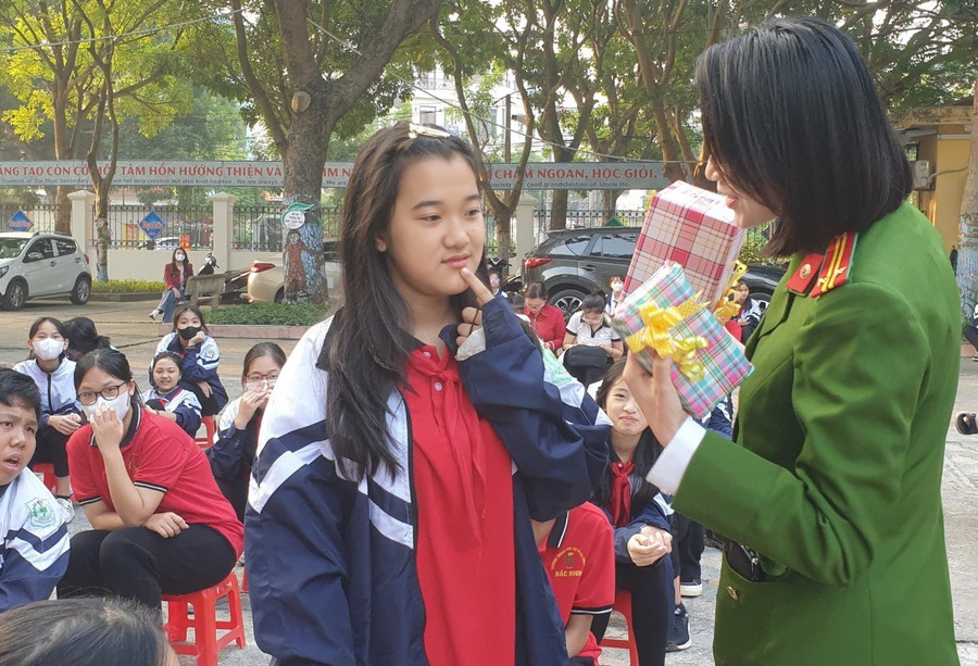 ngan-chan-ma-tuy-xam-nhap-hoc-duong-1.jpg