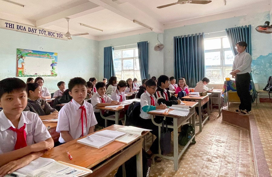 Thầy trò Trường THCS Trần Bá (Tuy Phước, Gia Lai) trong giờ học.