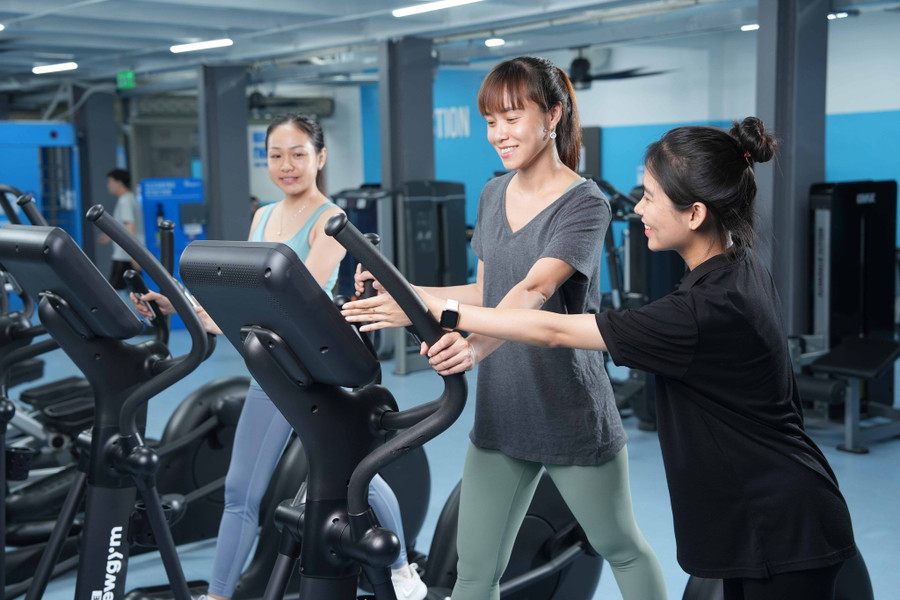 Ngày càng nhiều người trẻ đến phòng tập gym. Ảnh: The New Gym