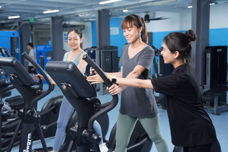 Ngày càng nhiều người trẻ đến phòng tập gym. Ảnh: The New Gym